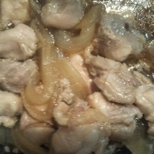 昆布つゆで簡単☆鶏肉と玉ねぎの煮物